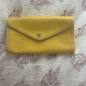 Liz Claiborne wallet - some flaws on it